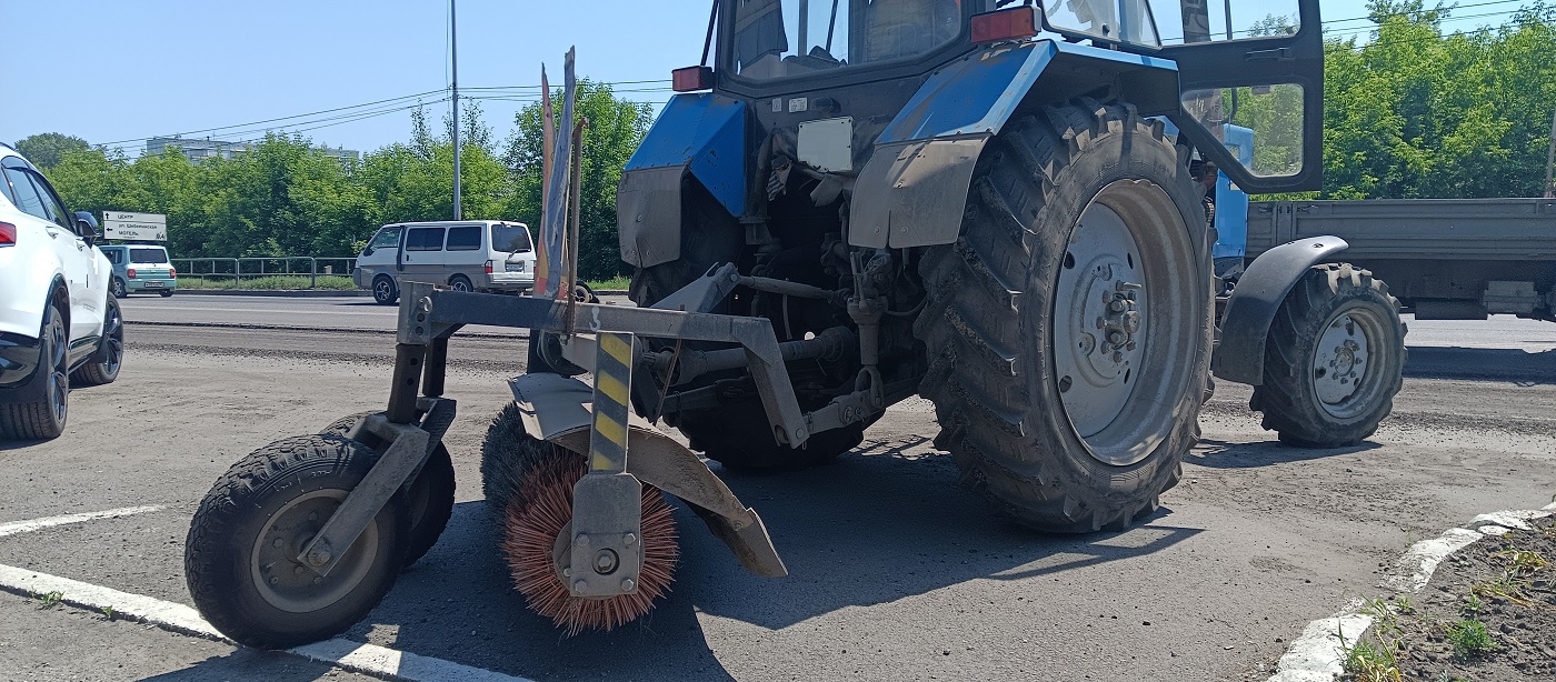 Услуги трактора с щеткой МТЗ в Челябинской области