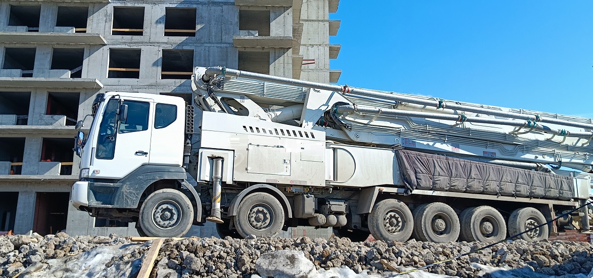 Услуги и заказ бетононасосов для заливки бетона в Еманжелинске